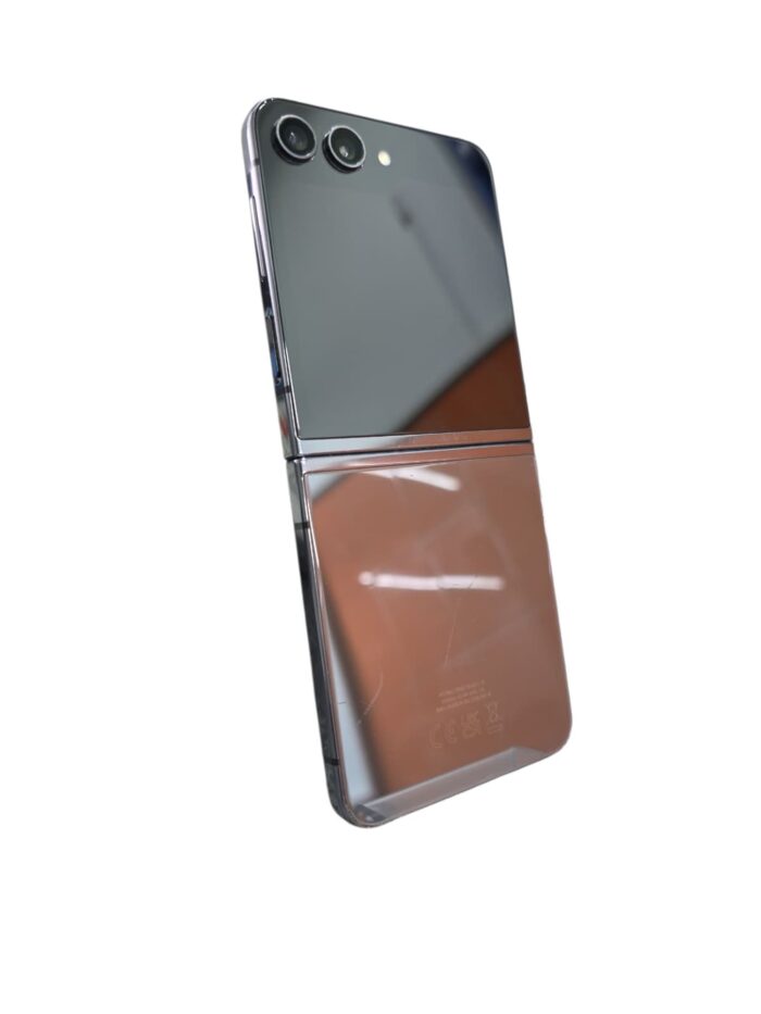 Telefon Samsung Galaxy Z Flip5 - imagine 2